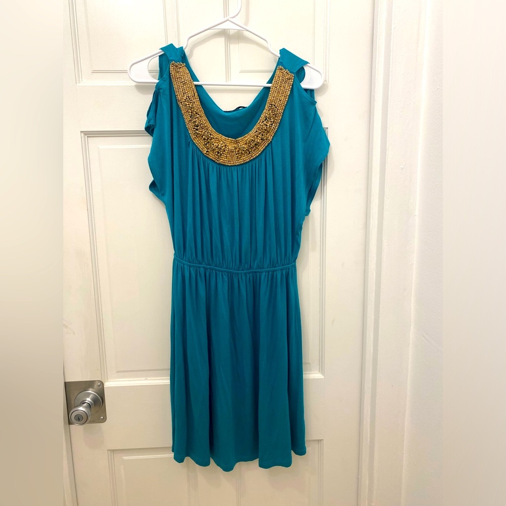 Turquoise vintage dress with wood necklace accent